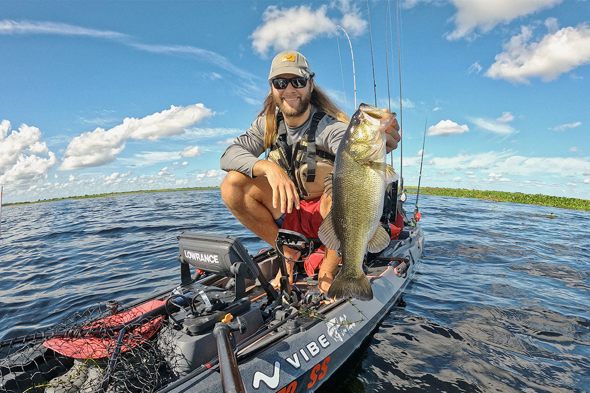 Pêche à l'achigan en été avec un Shearwater 125